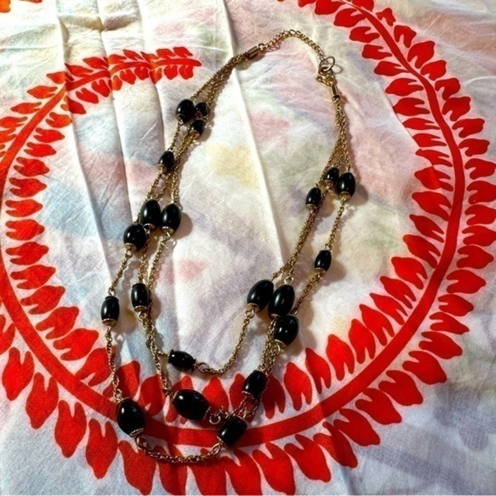 Beautiful Vintage Monet Gold and beads necklace!